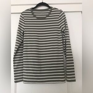 Gap Modern T-Shirt NWOT